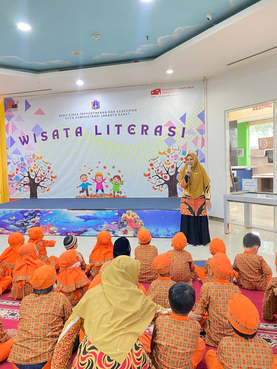 SI JALI Menelusuri Jejak Literasi Ke Perpustakaan Jakarta Barat Bersama TK Salwa Islamic School